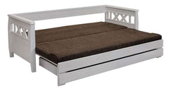 Kuvassa on valkoinen Reimari-laverisohva levitettynä taittopatjan kanssa, joka myydään erikseen.