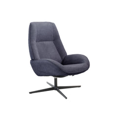 Kebe Roma -nojatuoli sinisellä Mito Blue 468 -kangasverhoilulla ja mustalla Bossa Flat -ristikkojalalla.