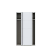 Kuvassa mattavalkoinen 120 cm Kira-liukuovikomero, liukuovet raollaan. Kaapin sisus on väriltään harmaata kangasjäljitelmää. Henkaritanko ja Sophisticspace-vetimet ovat metallia.