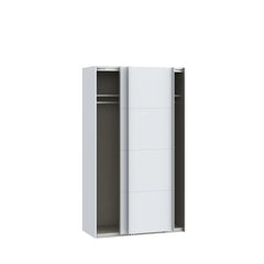 Kuvassa mattavalkoinen 120 cm Kira-liukuovikomero, liukuovet raollaan. Kaapin sisus on väriltään harmaata kangasjäljitelmää. Henkaritanko ja Sophisticspace-vetimet ovat metallia.