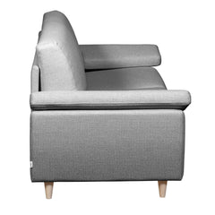 Salla-vuodesohva harmaalla Minco 16-kangasverhoilulla ja luonnonvärisillä puujaloilla. 