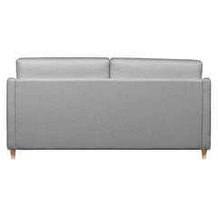 Salla-vuodesohva harmaalla Minco 16-kangasverhoilulla ja luonnonvärisillä puujaloilla.