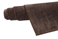 Pehmeä, silkinhieno Sametti-nukkamatto, ruskea. Kuvassa matto on rullattuna.