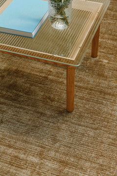 Kuvassa on pehmeä, silkinhieno Sametti-nukkamatto, keltaisena.