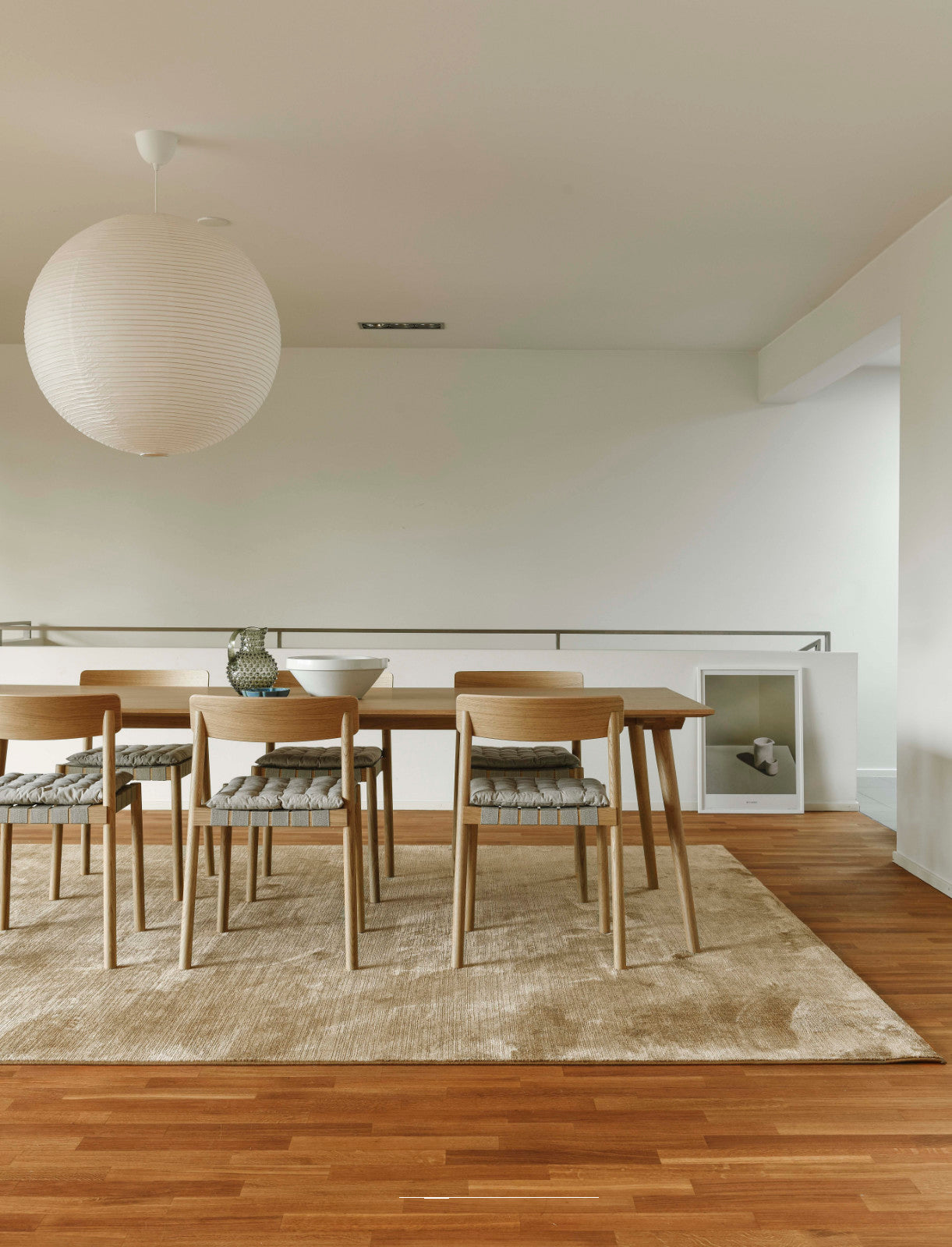 Kuvassa on pehmeä, silkinhieno Sametti-nukkamatto, keltaisena.