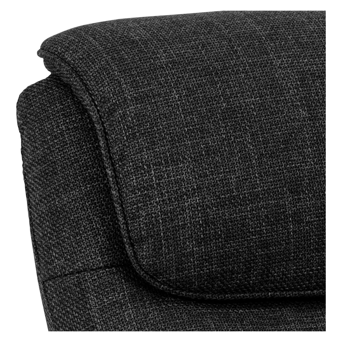 Lähikuvassa on Sanderson recliner-nojatuoli, tummanharmaalla kangasverhoilulla.