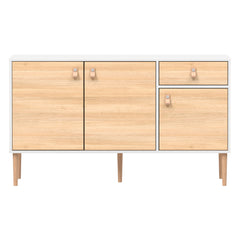 Valkoinen-tammi Stemma-senkki tammisilla jaloilla. Kalusteessa on luonnonväriset nahkavetimet.