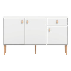 Kokovalkoinen Stemma-senkki tammisilla jaloilla. Kalusteessa on luonnonväriset nahkavetimet.