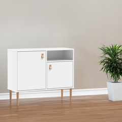 Kuvassa on kokovalkoinen Stemma-lipastokaappi lv-tammijaloilla ja nahkavetimillä.