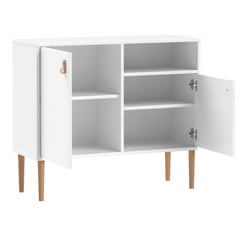 Kokovalkoinen Stemma-lipastokaappi lv-tammijaloilla ja luonnonvärisillä nahkavetimillä. Kuvassa näkyvissä säilytystilat siirrettävillä hyllyillä.