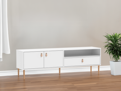 Kuvassa on kokovalkoinen Stemma-tv-taso tammisilla luonnonvärisillä jaloilla. Kalusteessa on luonnonväriset nahkavetimet.