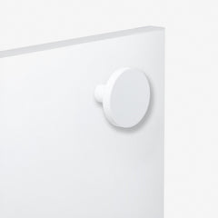 Kuvassa on Stemma-kalustesarjan valkoinen nuppivedin.