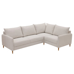 Stockholm-kulmasohva vaalealla hiekanvärisellä Bond 06-kankaalla. Sohvassa on 12 cm korkeat luonnonväriset tammijalat. Kuvan moduulisohvassa on kokoonpano 2K1 (KN + C + L + AJ + KN).