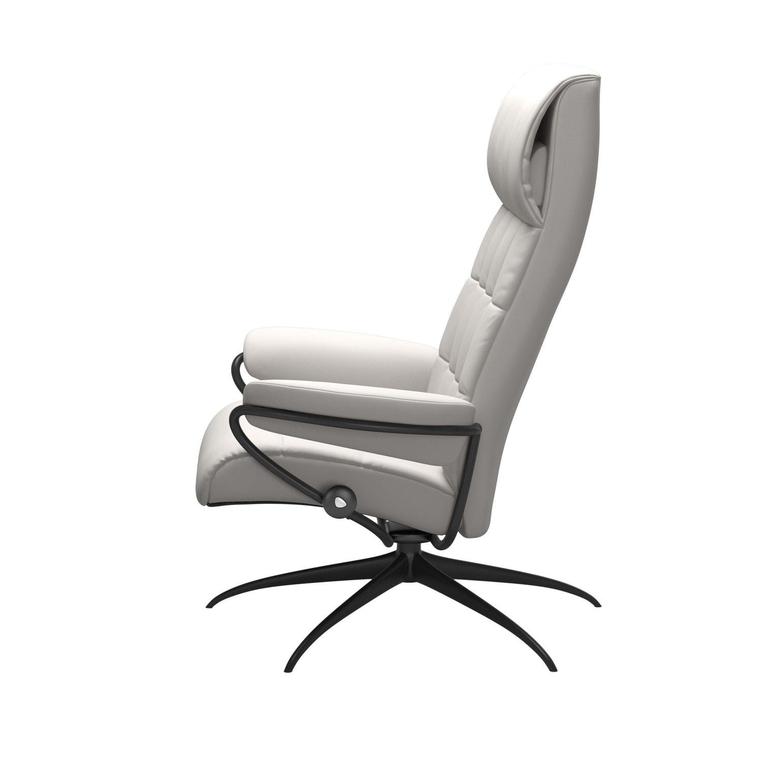 Stressless London, korkeaselkänojainen -lepotuoli valkoisena: Milky White 05 Batick -nahkaverhoilulla ja mattamustalla Star-metallijalustalla.