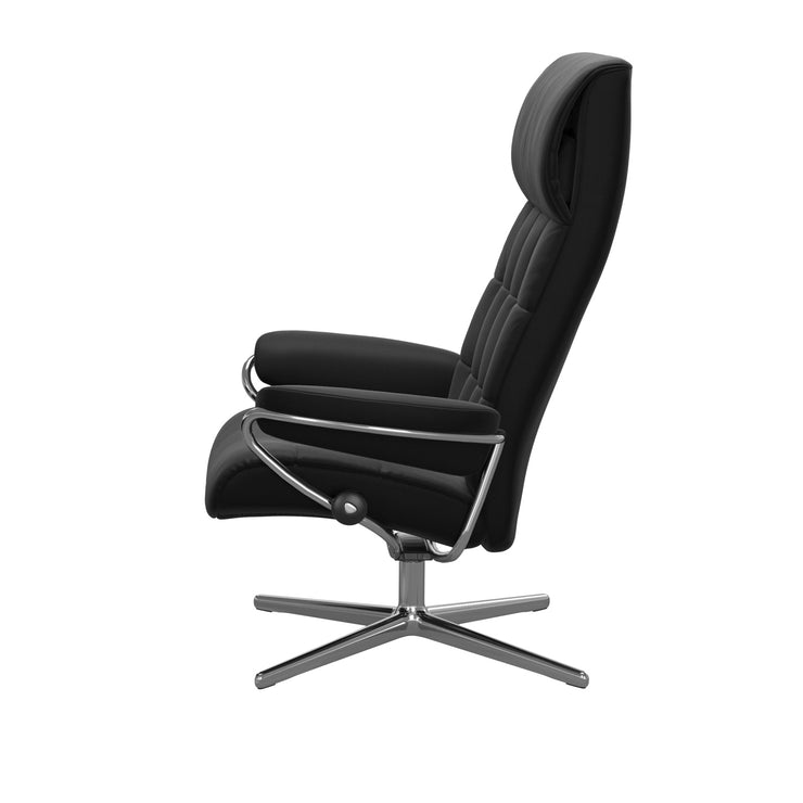 Stressless London, korkeaselkänojainen -lepotuoli mustana: Black 19 Paloma -nahkaverhoilulla ja kiiltävällä Cross-alumiinijalustalla.