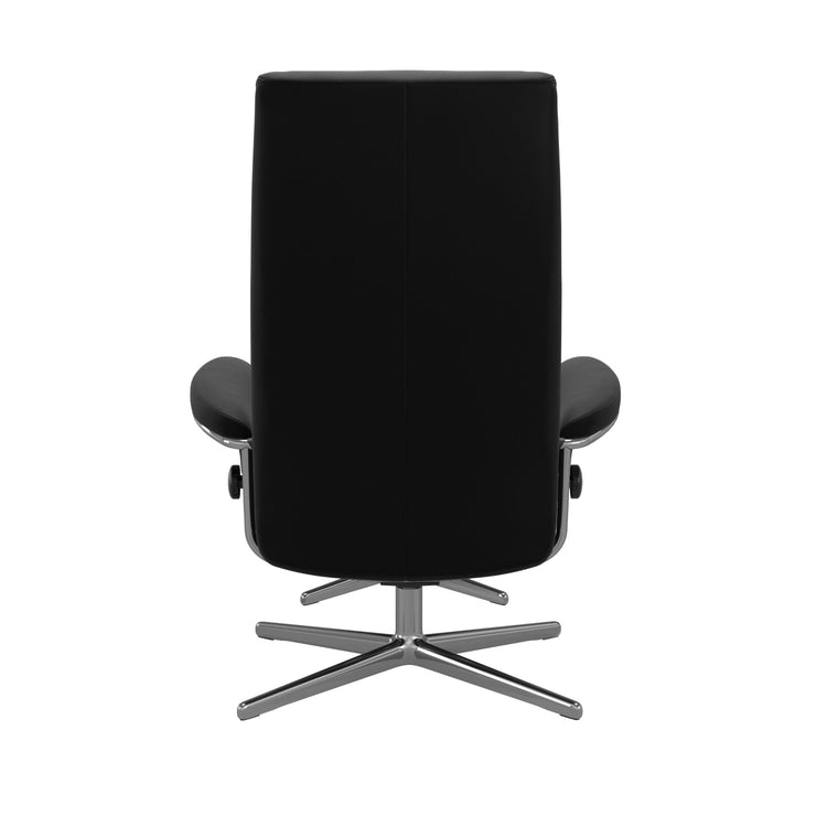 Stressless London, korkeaselkänojainen -lepotuoli mustana: Black 19 Paloma -nahkaverhoilulla ja kiiltävällä Cross-alumiinijalustalla.