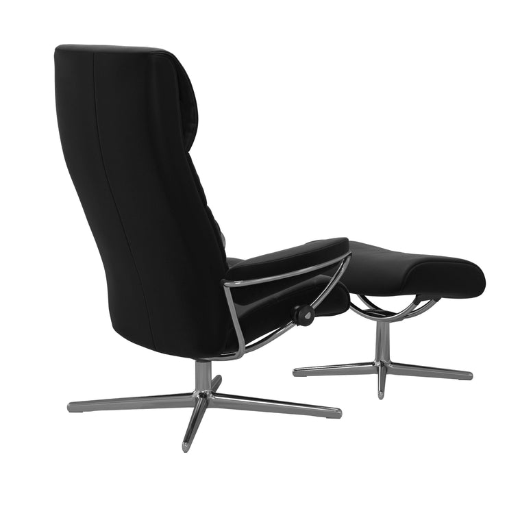 Stressless London, korkeaselkänojainen -lepotuoli ja rahi mustana: Black 19 Paloma -nahkaverhoilulla ja kiiltävällä Cross-alumiinijalustalla.