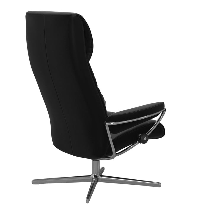 Stressless London, korkeaselkänojainen -lepotuoli mustana: Black 19 Paloma -nahkaverhoilulla ja kiiltävällä Cross-alumiinijalustalla.