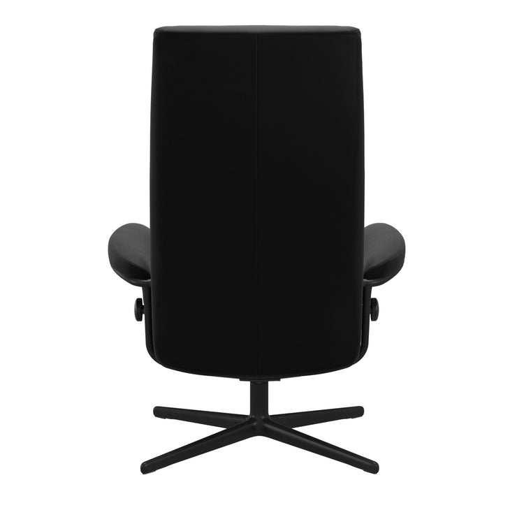 Stressless London, korkeaselkänojainen -lepotuoli mustana: Black 19 Paloma -nahkaverhoilulla ja mattamustalla Cross-metallijalustalla.