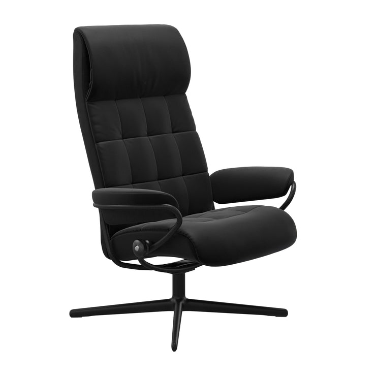 Stressless London, korkeaselkänojainen -lepotuoli mustana: Black 19 Paloma -nahkaverhoilulla ja mattamustalla Cross-metallijalustalla.