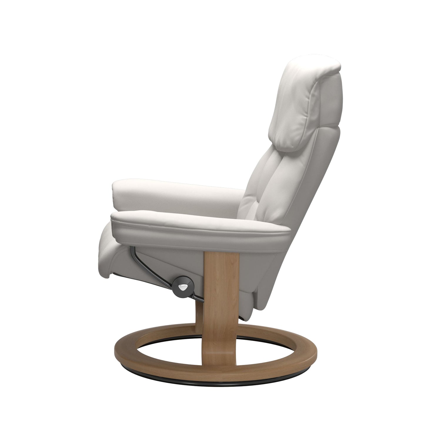 Stressless Ruby M -lepotuoli valkoisena: Milky White 05 Batick-nahkaverhoilulla ja tammi petsatulla -Classic-puujalustalla.