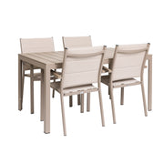 Suvi Aintwood -ruokapöytä yhdistettynä Suvituuli -tuolien kanssa. Harmaan ja beigen väriyhdistelmäsävy on tarkemmin greige.