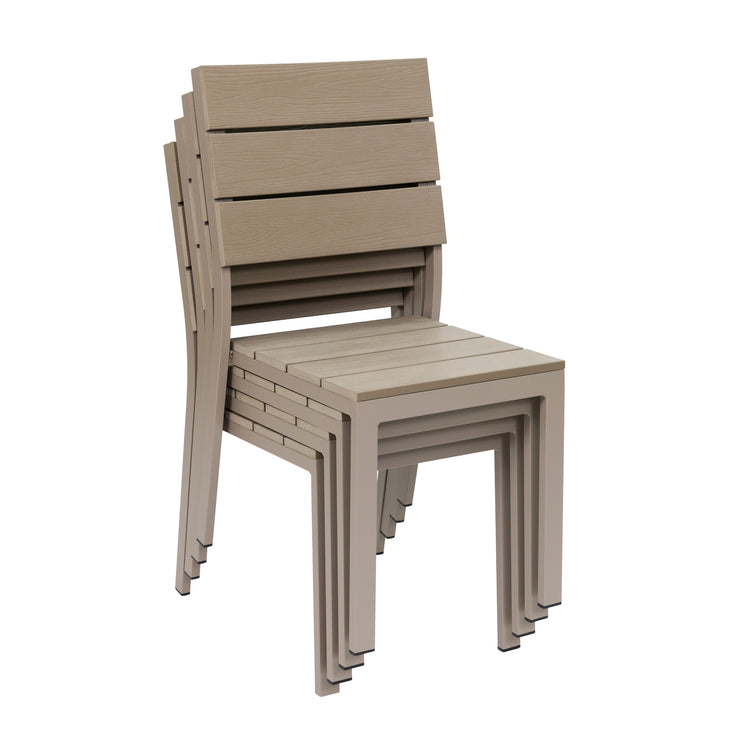 Käsinojaton Suvi Aintwood -tuoli kokonaan beigen/greigen värisenä. Pinottava malli menee pieneen tilaan varastossa.
