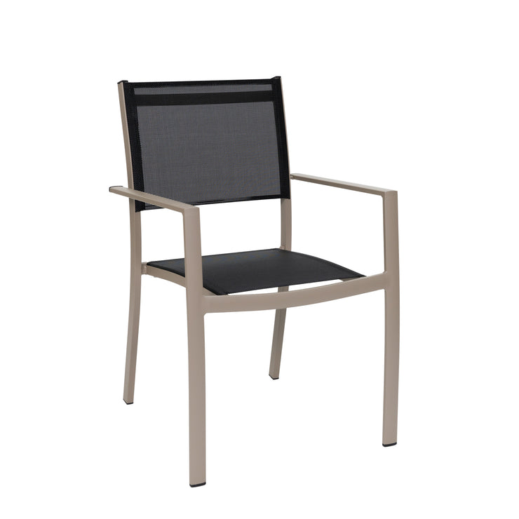Suvituuli Kevyt -tuoli, väri beige/musta. Harmaan-beigen väriyhdistelmäsävy rungossa tarkemmin greige, istuinosissa on musta textiline-kangasverkko.