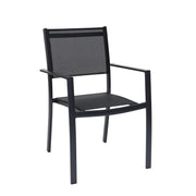 Kokomusta Suvituuli Kevyt -tuoli alumiinirungolla ja textiline-kangasverkko-istuinosilla.