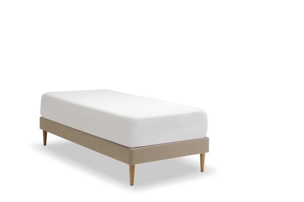 TEMPUR Stay -vuoderunkosänky viistosta, tumma hiekka Warm Stone, koot 80 x 200, 90 x 200 ja 90 x 210 cm.