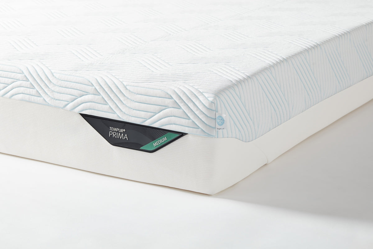TEMPUR Prima SmartCool 21 cm -patjan Medium-tuntuman tunniste ja SmartCool-päällinen lähikuvassa.