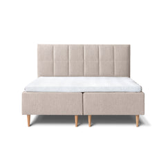 Tempur Break Box -runkosänkypaketti beigellä verhoilulla ja tammijaloilla. Kuvan Tempur Break Square -sängynpääty myydään erikseen.