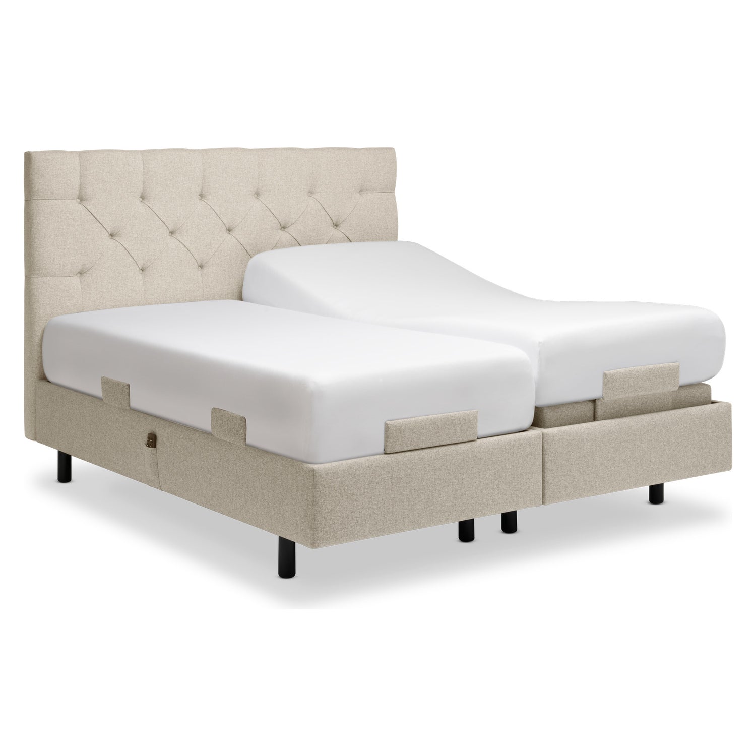 Kuvassa on Tempur Boxspring Adjustable -parivuodepaketti tumman hiekanvärisellä Sand -kankaalla verhoiltuna ja TEMPUR PRO Plus CoolQuilt 27 cm patjalla, sekä tummilla vakiojaloilla. Kuvan sängynpääty myydään erikseen. Toimitukseen sisältyy jalkopään patjapidikkeet - Sivupidikkeet ovat saatavana erikseen.