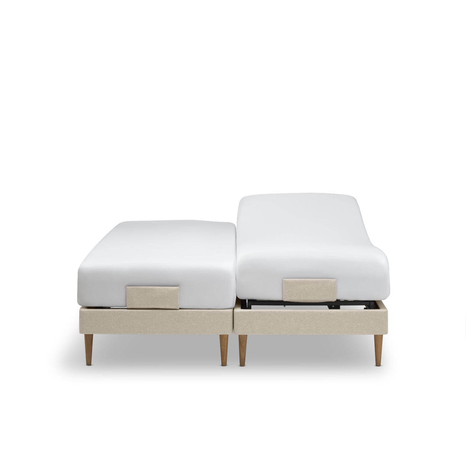 Tempur Move-säätövuode parisänkypakettina hiekanvärisellä Sand -kankaalla verhoiltuna ja Tempur Pro 21 SmartCool patjoilla, sekä luonnonvärisillä tammijaloilla. Kuvan lakanat myydään erikseen.