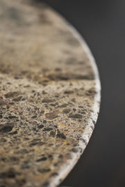 Taransay-ruokapöytä 125 cm marmorikannella. Emperador-marmori  on erittäin kestävä materiaali, joka säilyttää kauneutensa ja ominaisuutensa pitkään.