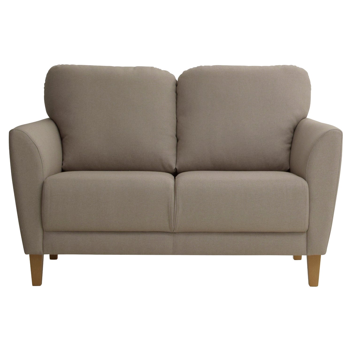 Taru 2-istuttava sohva tumman hiekanvärisellä Barcelona 30 -verhoilukankaalla ja pähkinänvärisillä puujaloilla.