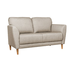 Taru 2-istuttava sohva hiekanvärisellä Sakura 038 -verhoilukankaalla ja pähkinänvärisillä puujaloilla.