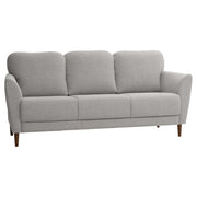 Taru 3-istuttava sohva vaalealla hiekanvärisellä Taste 13 -verhoilukankaalla ja pähkinänvärisillä puujaloilla.