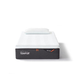 Tempur Pro Luxe 30 Smartcool-patjassa oleva Tempur-materiaali muotoutuu yksilöllisesti kehosi mukaan vähentäen painerasitusta.