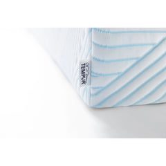 Lähikuvassa Tempur Pro Plus SmartCool -sijauspatjan 3D-kuvioitu irrotettava päällinen.