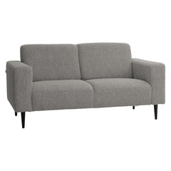 2-istuttava Tessa-sohva rouhealla harmaalla Wish 85-kankaalla, 20 cm leveillä käsinojilla ja mustilla 18 cm pyöreäkartiopuujaloilla.