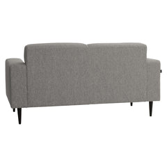 2-istuttava Tessa-sohva rouhealla harmaalla Wish 85-kankaalla, 20 cm leveillä käsinojilla ja mustilla 18 cm pyöreäkartiopuujaloilla.