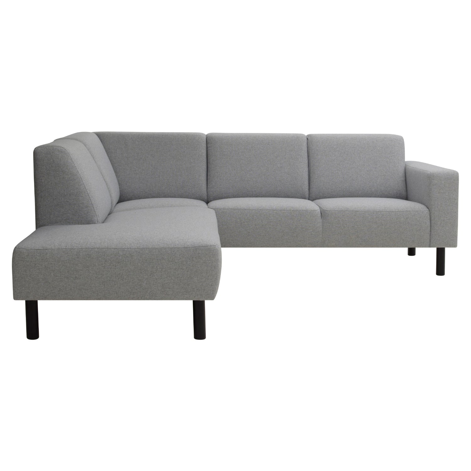 Divaallinen Tessa-avokulmasohva harmaalla Land 90 -kankaalla, 20 cm leveällä käsinojalla ja mustilla 18 cm pyöreäkartiopuujaloilla.