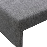 Lähikuvassa Torres-vuodesohvan harmaa Tuuru Basic-kangasverhoilu (JG04, GRI 489). 