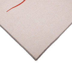 TUUMAUSTAUKO Muumi lasten matto, beige - materiaalin ja reunan detaljikuva.