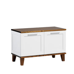 Vuokatti-tason pääväri on valkoinen peilisivuilla, kansi ja jalkaosa ovat tumman pähkinänväriset. Tasossa on pitkänmalliset vetimet ja puujalat.