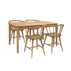 Kuvassa on luonnonväriset Aida-tammituolit yhdistettynä erikseen myytävän Vera-ruokapöydän kanssa.