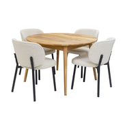 Luonnonvärinen pyöreä Vera-tammipöytä Ø 115 cm ja valkoiset Boucle-kangasverhoillut Swan-tuolit mustilla metallijaloilla.