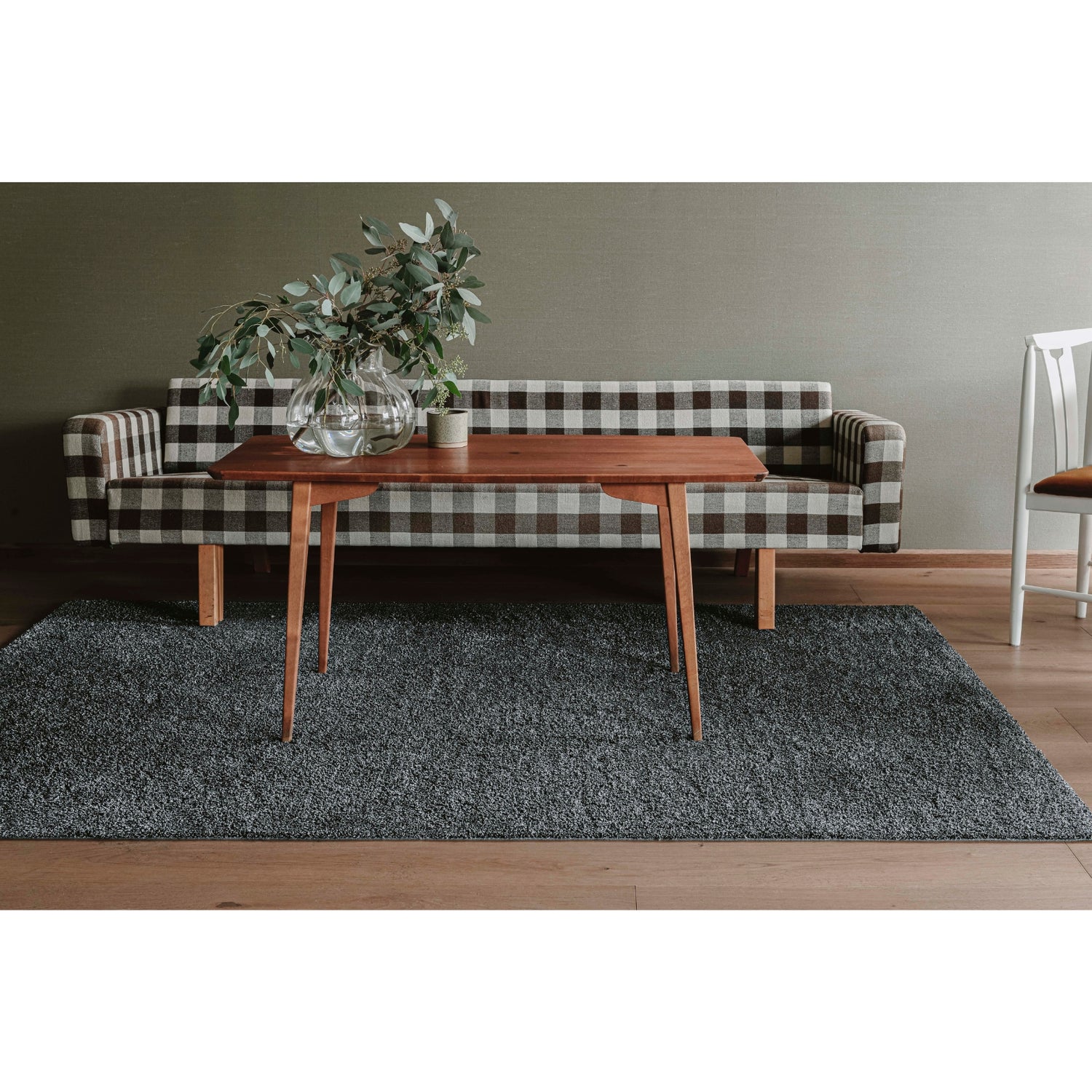 Musta Viita-nukkamatto.