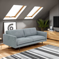 Kuvassa on 3-istuttava Ystad-sohva harmaalla Pacific 158 -kangasverhoilulla ja mustilla metallisilla jaloilla.